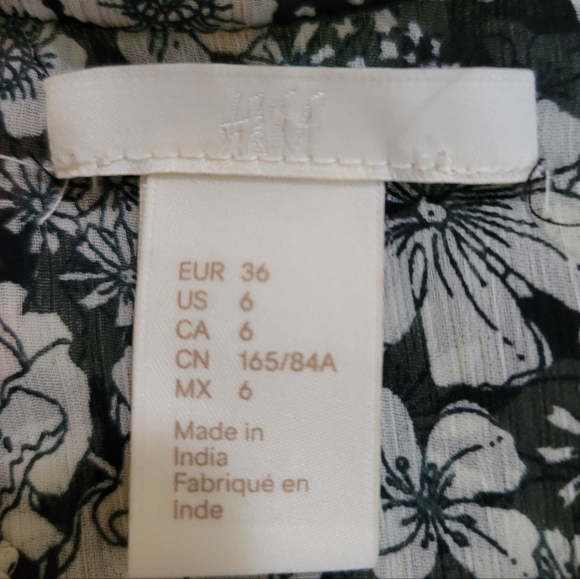 H&M nehru frill collar blouse with long sleeve and flower pattern - Picture 2 of 2